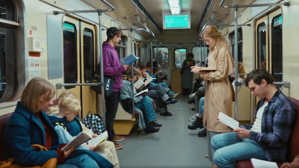 Скриншот відео книгарні "Сенс"