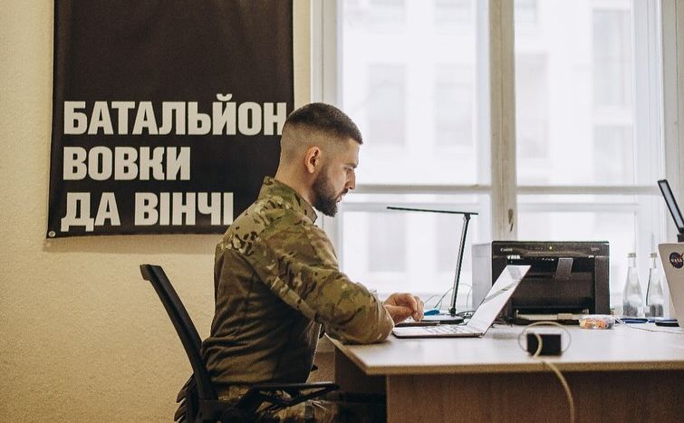 У рекрутинговому центрі. Фото: Інстаграм davinciwolves