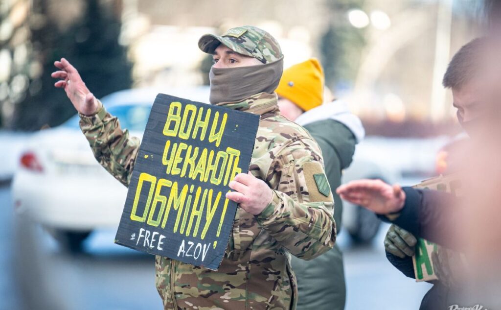 Фото з акції поблизу Палацу Спорту: Олексій Самсонов